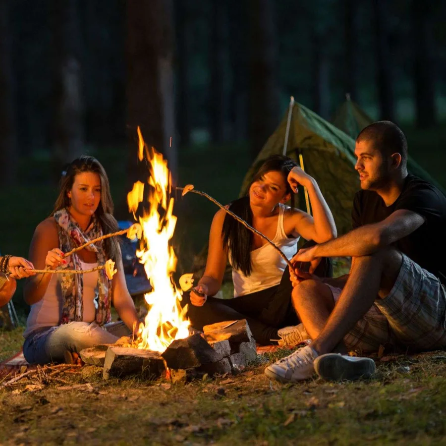 Soirée autour du feu de camp